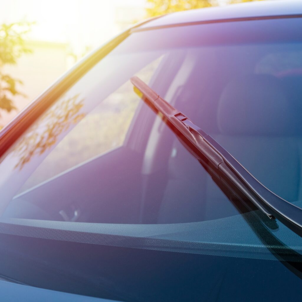 What are the signs to replace your car windshield